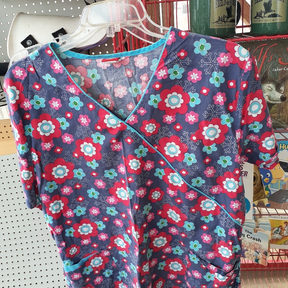 Scrub shirt
